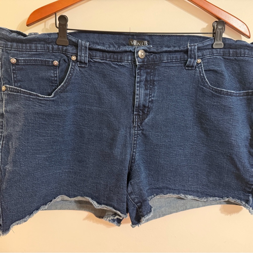 VENUS Dark Blue Jean Shorts size 20